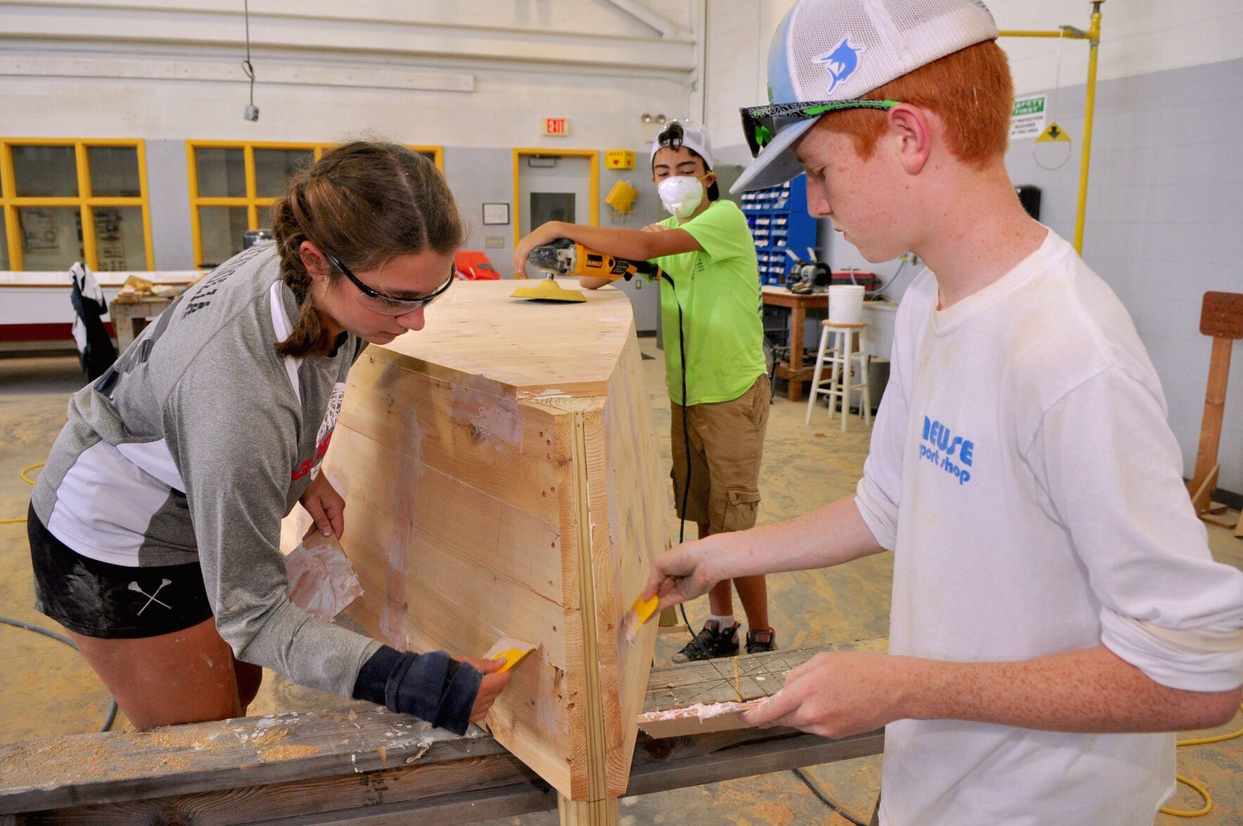 Students learn from master wooden boatbuilder during Carteret Community College camp